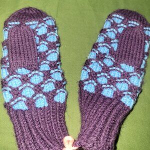 FREE Blue and light blue mittens